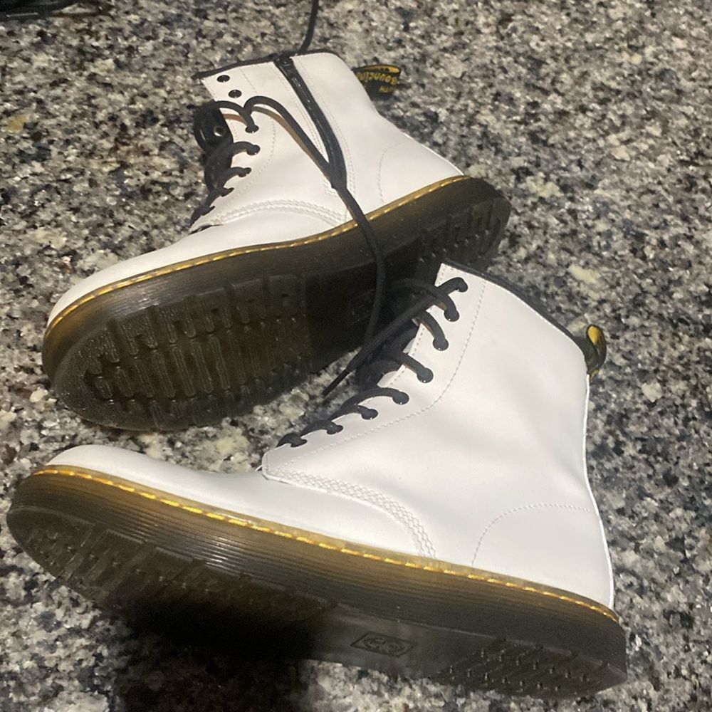 Dr. Martens Zavalay white boots women Sz 7 - Picture 3 of 4